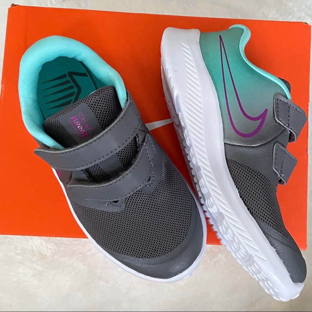 NEW toddler Nike sneakers